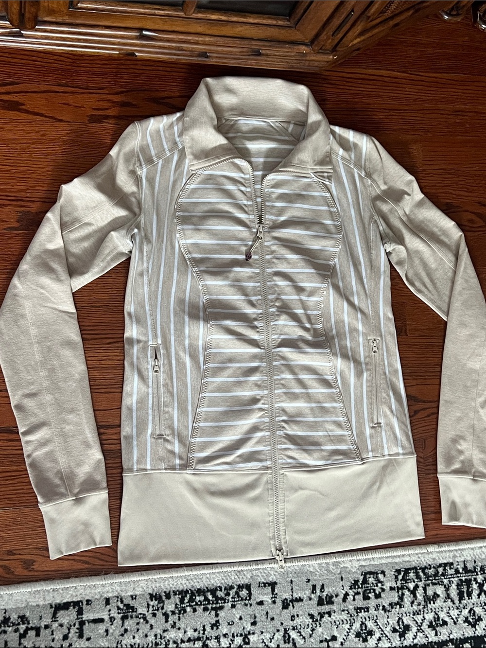 lululemon athletica Beige Striped Bomber Jacket size 10 - Picture 4 of 10